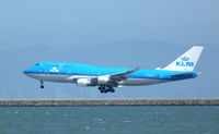 PH-BFB @ SFO - Arriving at San Francisco. - by Bill Larkins