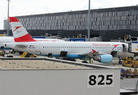 OE-LBQ @ LOWW - Number of Seats: 168 - by FKlebl