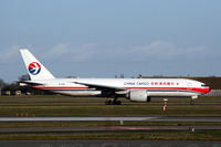 B-2082 @ EKCH - B-2082 taxing for takeoff rw 04R - by Erik Oxtorp