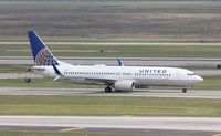 N76519 @ KIAH - Boeing 737-800