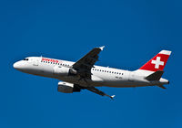 HB-IPT @ EKCH - Copenhagen Kastrup 10.4.15 - by leo larsen