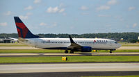 N3748Y @ KATL - Taxi Atlanta - by Ronald Barker