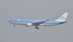 PH-AOK @ KSFO - Landing at SFO - by Todd Royer