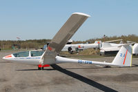 OO-YPM @ EBTY - Many gliders at Maubray. - by Raymond De Clercq