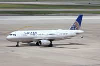 N462UA @ KIAH - Airbus A320