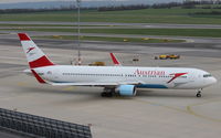 OE-LAT @ LOWW - VIE -> PEK - by FKlebl