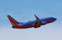 N788SA @ KFLL - Boeing 737-700 - by Mark Pasqualino
