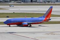N250WN @ KFLL - Boeing 737-700 - by Mark Pasqualino