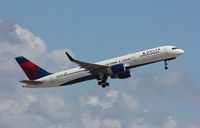 N664DN @ KFLL - Boeing 757-200