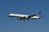 N75858 @ KLAS - United, is here on short finals at Las Vegas Int'l(KLAS) - by A. Gendorf