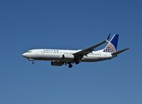 N76528 @ KLAS - United, is here on short finals at Las Vegas Int'l(KLAS) - by A. Gendorf