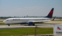 N814DN @ KATL - Taxi Atlanta - by Ronald Barker