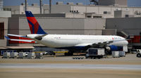 N815NW @ KATL - Gate E12 Atlanta - by Ronald Barker