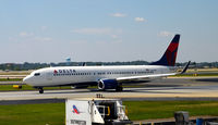 N817DN @ KATL - Taxi Atlanta - by Ronald Barker