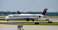 N906DA @ KATL - Taxi Atlanta - by Ronald Barker