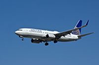 N12221 @ KLAS - United Airlines, here on finals at Las Vegas Int'l(KLAS) - by A. Gendorf