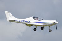 G-SJPI - Landing at Northrepps. - by Graham Reeve