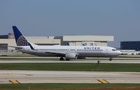 N32404 @ KORD - Boeing 737-900 - by Mark Pasqualino