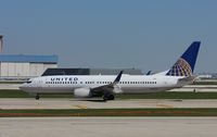 N76523 @ KORD - Boeing 737-800