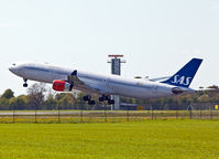 OY-KBI @ CPH - Copenhagen Kastrup 8.5.15 - by leo larsen