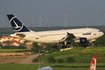 YR-LCB @ VIE - Tarom