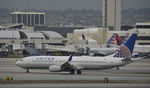 N77525 @ KLAX - Taxiing to gate at LAX - by Todd Royer