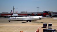 N918DE @ KATL - Taxi Atlanta - by Ronald Barker