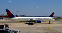 N6705Y @ KATL - Taxi Atlanta - by Ronald Barker