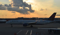 N522US @ KATL - Taxi Atlanta - by Ronald Barker