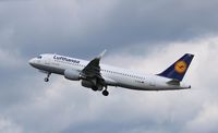 D-AIUE @ EDDT - Airbus A320