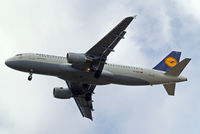 D-AIZD @ EGLL - Airbus A320-214 [4191] (Lufthansa) Home~G 01/07/2010. On approach 27R. - by Ray Barber