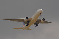 F-GSPJ @ LFPG - CDG approach - by Photoplanes