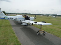 PH-ZTI @ EDLE - Can even be accomplished single hand with the Jütte rigging aid - by Roland Schmidt