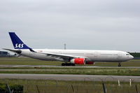 LN-RKN @ EKCH - LN-RKN, repainted into normal SAS c/s.
Taking off rw 22R - by Erik Oxtorp