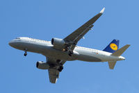 D-AIUE @ EGLL - Airbus A320-214(SL) [6092] (Lufthansa) Home~G 21/05/2015. On approach 27R. - by Ray Barber