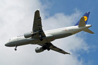 D-AIPB @ EGLL - Airbus A320-211 [0070] (Lufthansa) Home~G 01/06/2015. On approach 27R. - by Ray Barber