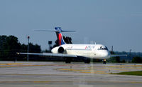 N995AT @ KLEX - Taxi Lexington - by Ronald Barker