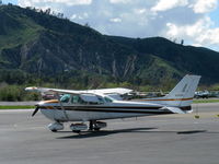 N3300E @ SZP - 1978 Cessna 172N SKYHAWK II, Lycoming O-320-H2AD 160 Hp, boarding - by Doug Robertson