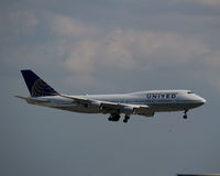 N199UA @ ORD - Landing at ORD