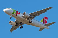 CS-TTK @ EGLL - Airbus A319-111 [1034] (TAP Portugal) Home~G 12/05/2015. On approach 27R - by Ray Barber