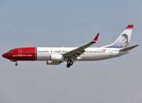 LN-NGN @ LEBL - Landing rwy 25R - by Shunn311