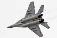 40 @ EGVA - Mig-29A, 1.Elt Sqn 23 ELT, Minsk Mazowiecki based, seen in a tight turn over the domestic site at RAF Fairford.
