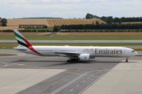A6-ECD @ LOWW - Emirates B.777-300ER @ VIE