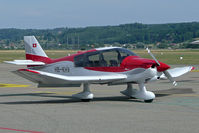 HB-KHV @ LSZG - just waiting in the sun