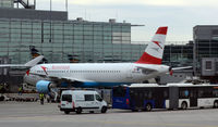 OE-LOB @ EDDF - Frankfurt - Flughafen - Alemania - by Pedro Martinez de Antoñana