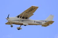 F-HAEC @ LFPN - Cessna 172S Skyhawk, Short approach rwy 25R, Toussus-Le-Noble airport (LFPN-TNF) - by Yves-Q