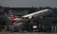 N821NN @ KMIA - American
