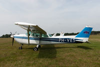 PH-VES @ EHHV - PH-VES now equiped with a Thielert Diesel engine and a 3 blade prop.