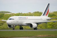 F-GRHV @ LFRB - Airbus A319-111, Holding point rwy 25L, Brest-Bretagne airport (LFRB-BES) - by Yves-Q