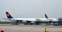 D-AIHD @ KCLT - Gate D12 CLT - by Ronald Barker
